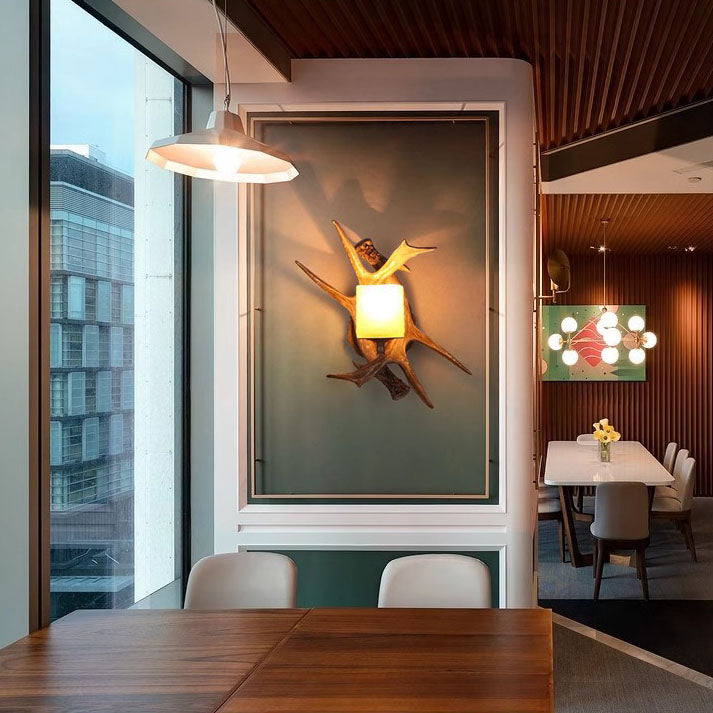 Zeitgenössische kreative Harz Nachahmung Geweih Glas Schatten 1-Licht Wandleuchte Lampe für Wohnzimmer 