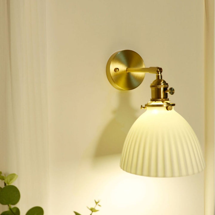 Applique murale moderne minimaliste demi-ronde en céramique cuivrée à 1 lumière pour chambre 