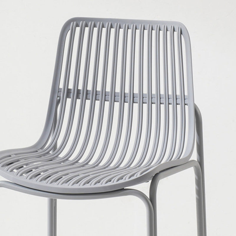 Chaise de salle à manger en plastique et métal avec dossier carré minimaliste moderne 