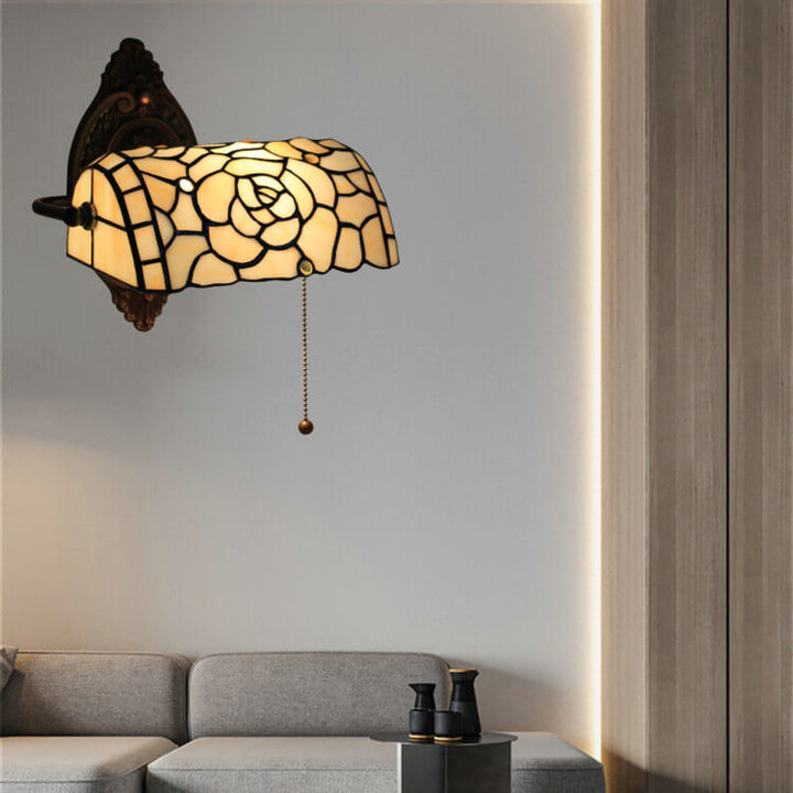 Traditional Vintage Tiffany Floral Stained Glass 1-Light Wall Sconce Lamp For Living Room