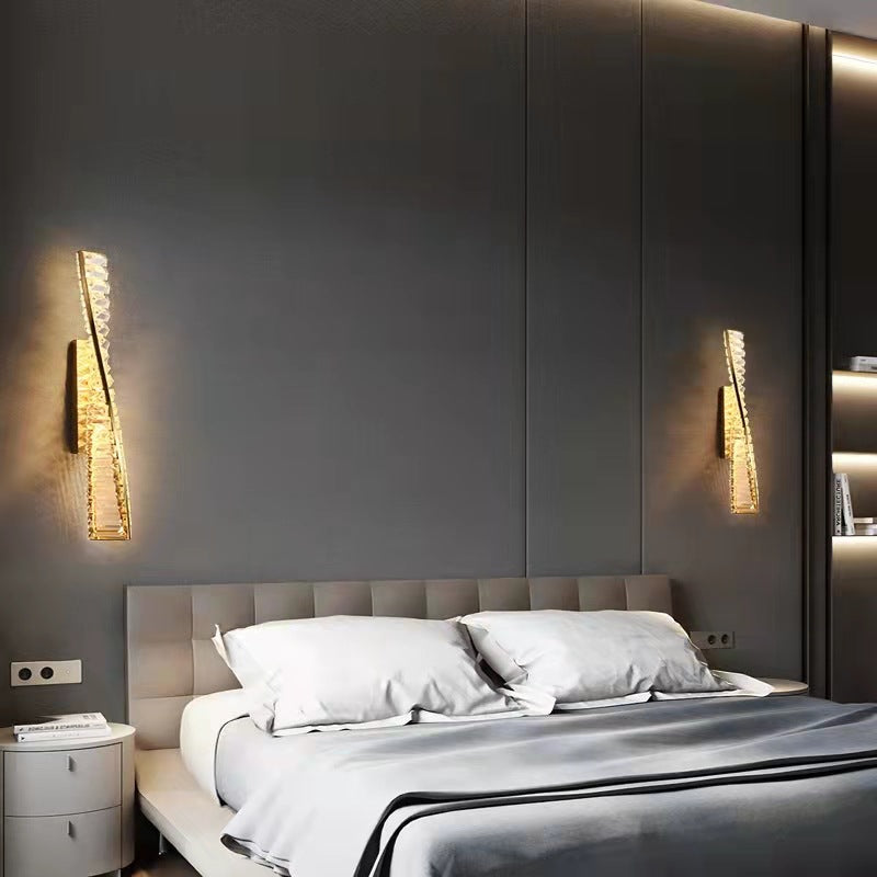 مصباح حائط LED من الكريستال والحديد بتصميم موجة شريطية طويلة فاخرة حديثة لغرفة النوم 