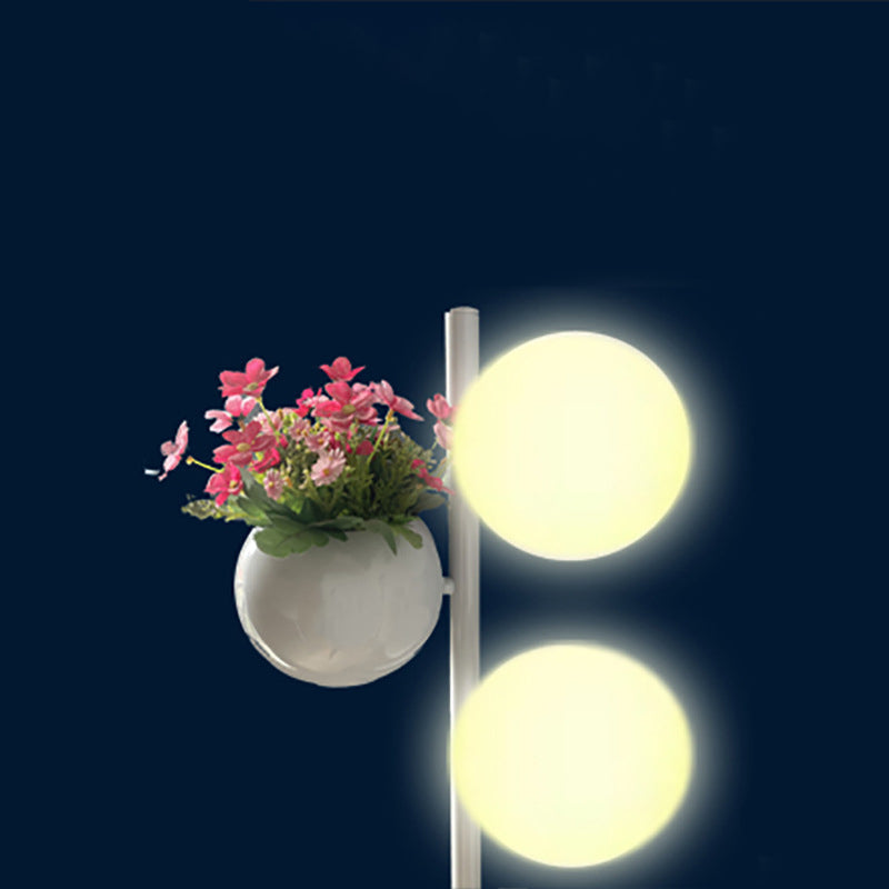 Lampe de sol contemporaine créative en forme de globe PE avec abat-jour LED étanche pour décoration de pot de fleurs pour patio extérieur 