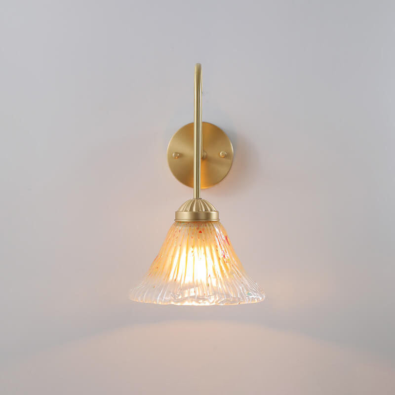 Traditionelle Vintage-Wandleuchte mit 1 Flamme aus gelbem Kegelglas und Messing für Wohnzimmer und Schlafzimmer 