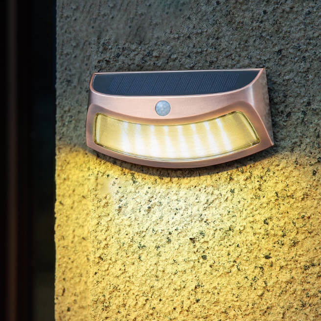 Moderne Einfachheit Kupfer Kunststoff Solar Quadratische LED Außenwandleuchte für den Garten 