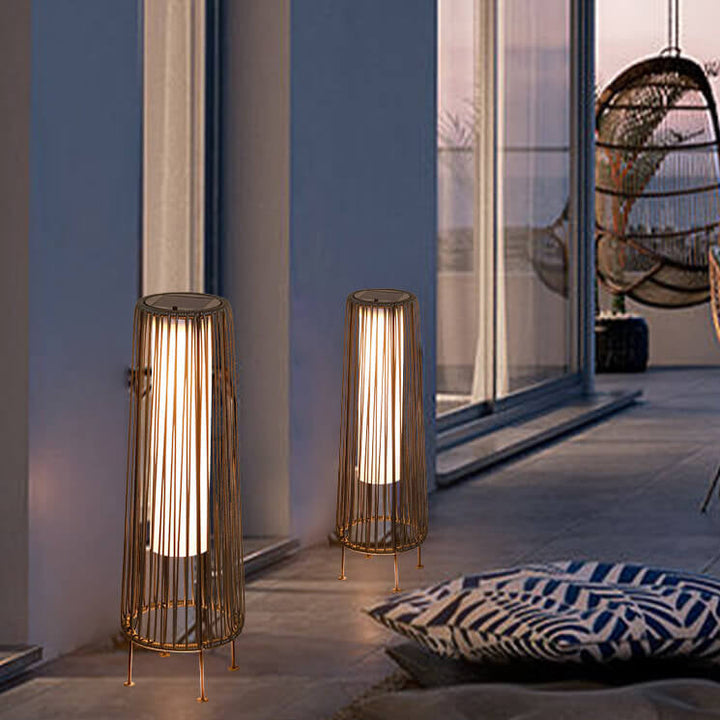 Lampadaire LED rond vertical minimaliste moderne en fer et rotin, étanche et solaire, avec bande de traction pour patio extérieur 