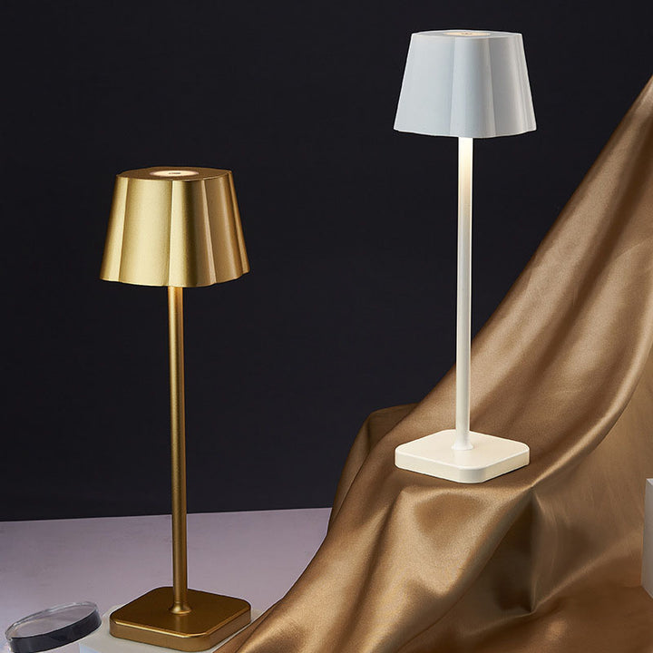 Zeitgenössische nordische Einfachheit Metall Pilz LED Tischlampe für das Schlafzimmer 