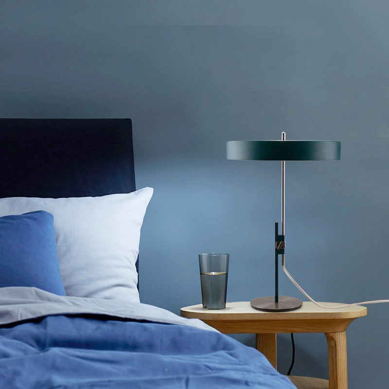 Modern Minimalist Round Iron 1-Light Table Lamp For Bedroom