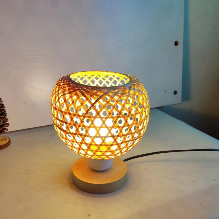 Traditionelle chinesische Bambusweberei Holzkäfigform 1-Licht Tischlampe für das Studium 