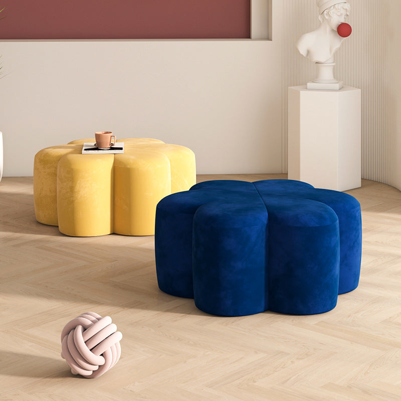 Tabouret en velours en forme de fleur de prunier nordique contemporain pour salon 