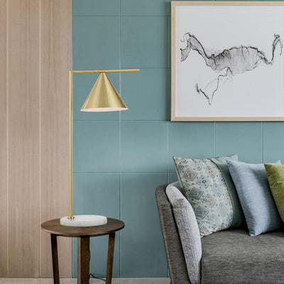 Moderne minimalistische lange Kegel Hardware 1-Licht Tischlampe für Schlafzimmer 