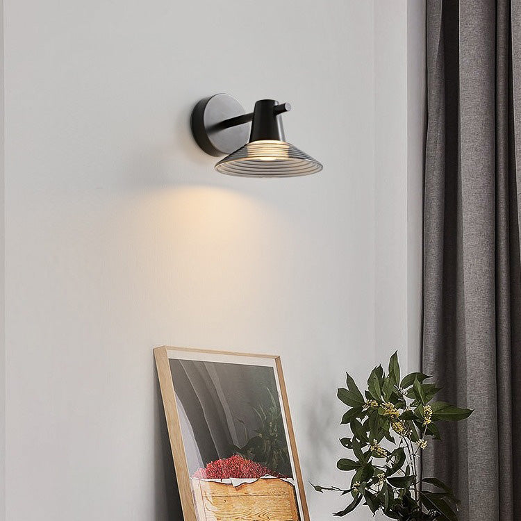 Zeitgenössische nordische Vollkupfer Acryl konische LED Wandleuchte Lampe für Wohnzimmer 