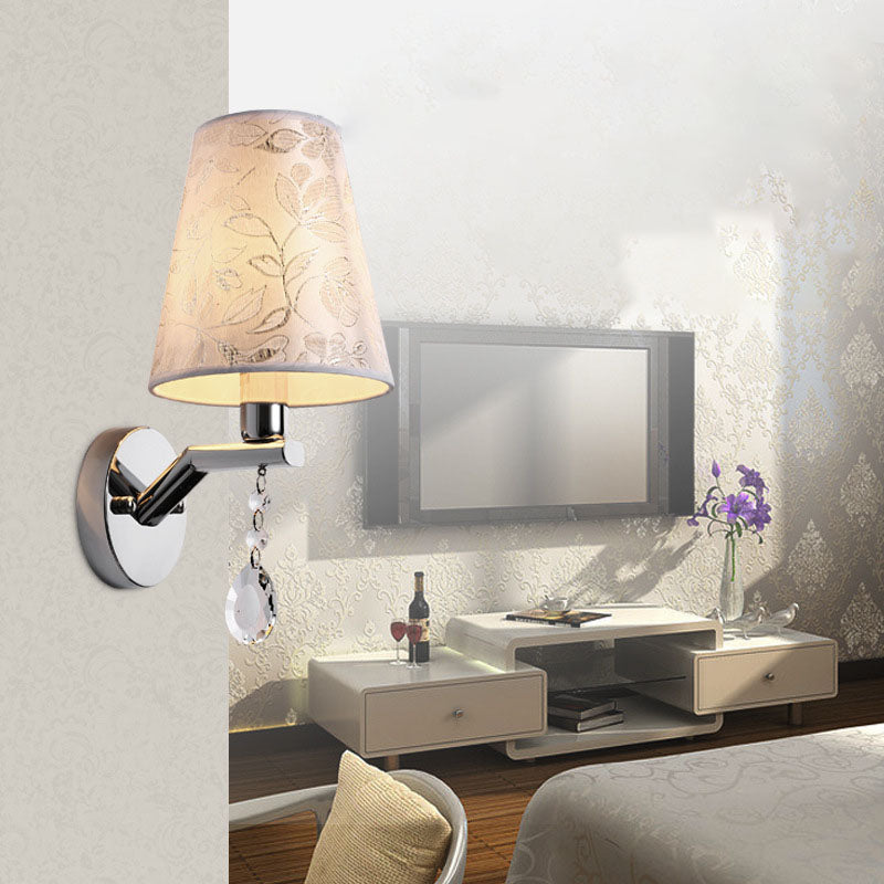 Moderne Übergangs-Blumenmuster-Stoffschirm Galvanisierter Eisenrahmen 1-Licht-Wandleuchte für das Wohnzimmer 