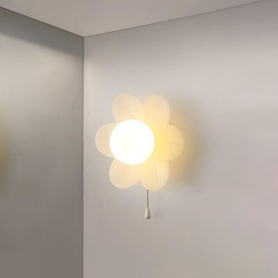 مصباح حائط LED من الراتنج بتصميم زهرة كريمي حديث ومينيمالي لغرفة النوم 