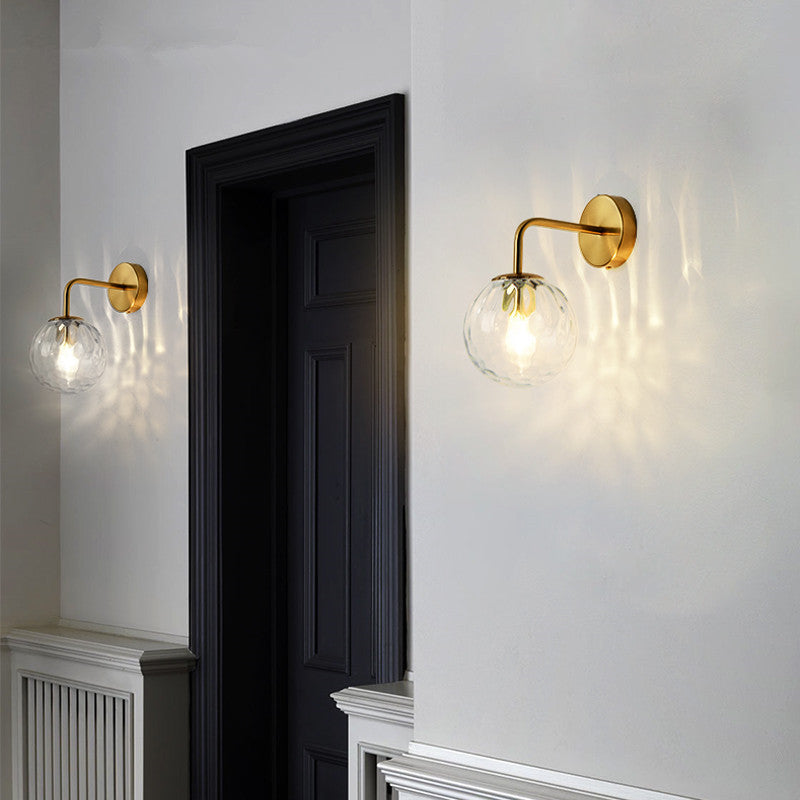 Zeitgenössische skandinavische runde Kugel Eisen Glas 1-Licht Wandleuchte Lampe für Schlafzimmer 