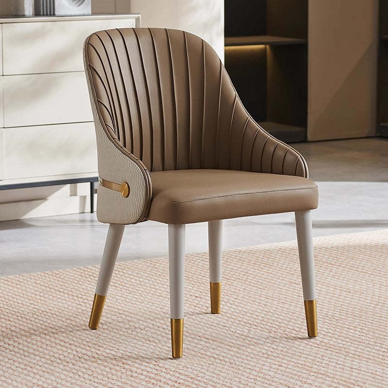 Moderner minimalistischer Esszimmerstuhl mit quadratischer, plissierter Mikrofaserleder-Polsterung, Metallgestell, Schaumstofffüllung, vier Beinen und Rückenlehne 