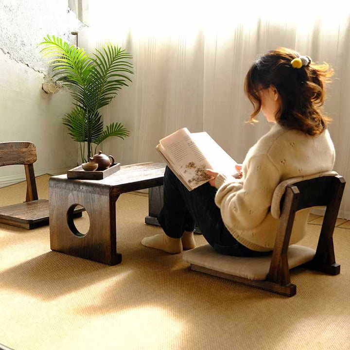 Traditioneller japanischer quadratischer Paulownia-Holz-Baumwoll-Leinenstuhl Tatami-Rückenlehne für den Unterhaltungsraum 