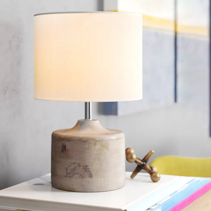 Pantalla cilíndrica de tela vintage tradicional con base de madera maciza, lámpara de mesa de 1 luz para dormitorio 
