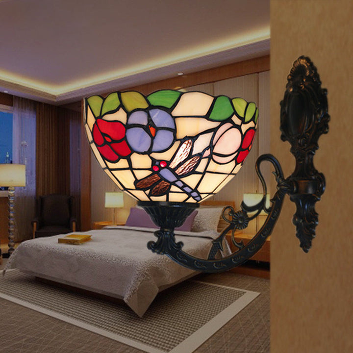 Applique murale à 1 lumière en verre de style Tiffany traditionnel avec tige suspendue en fer et demi-boule florale pour chambre 