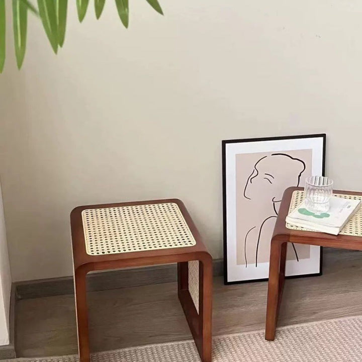 Traditioneller quadratischer Couchtisch aus massivem Holz mit Vintage-PE-Rattangeflecht für das Wohnzimmer 