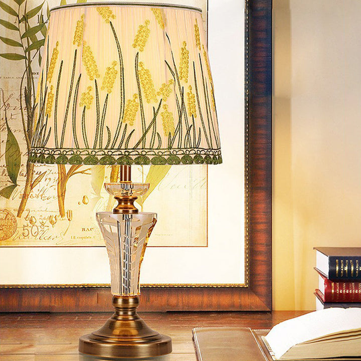 Traditionelle europäische Zylinder-Hardware-Kristallgewebe-1-Licht-Tischlampe für Schlafzimmer 