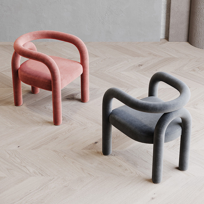 Chaise contemporaine en velours scandinave incurvé avec dossier en acier au carbone pour salon 