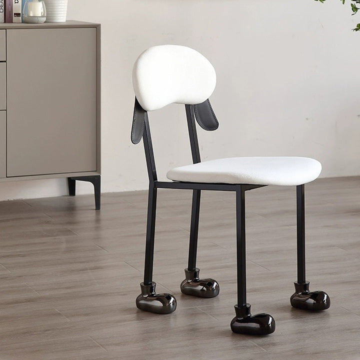 Chaise contemporaine créative en forme de chiot en velours rembourré avec cadre en acier inoxydable, dossier ouvert et sans accoudoirs pour le salon 