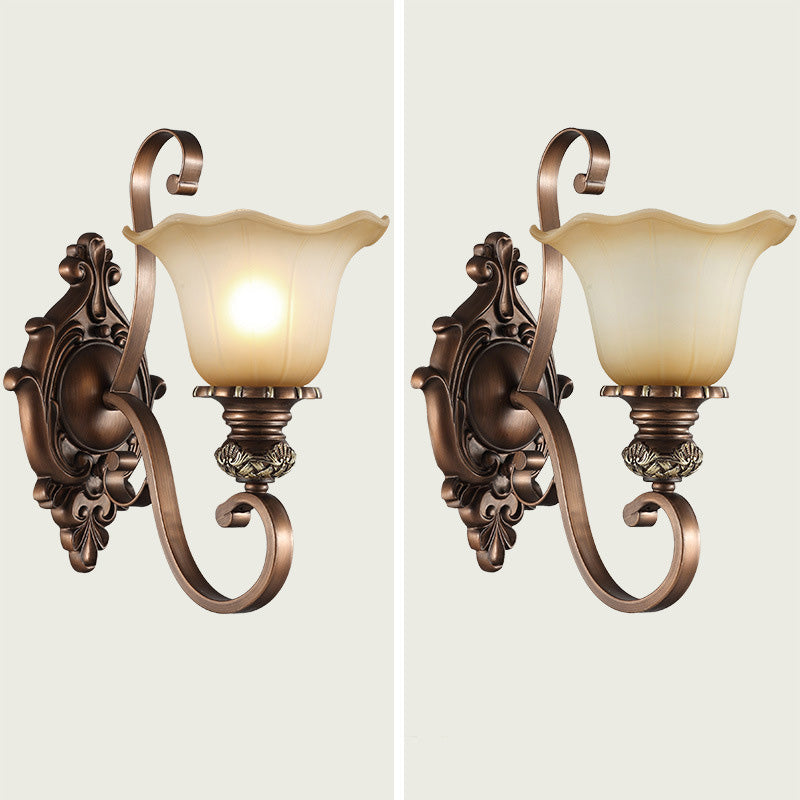 Traditionelle rustikale Milchglas-Blumenschirm-Eisen-Harz-1/2-Licht-Wandleuchter-Lampe für Schlafzimmer 