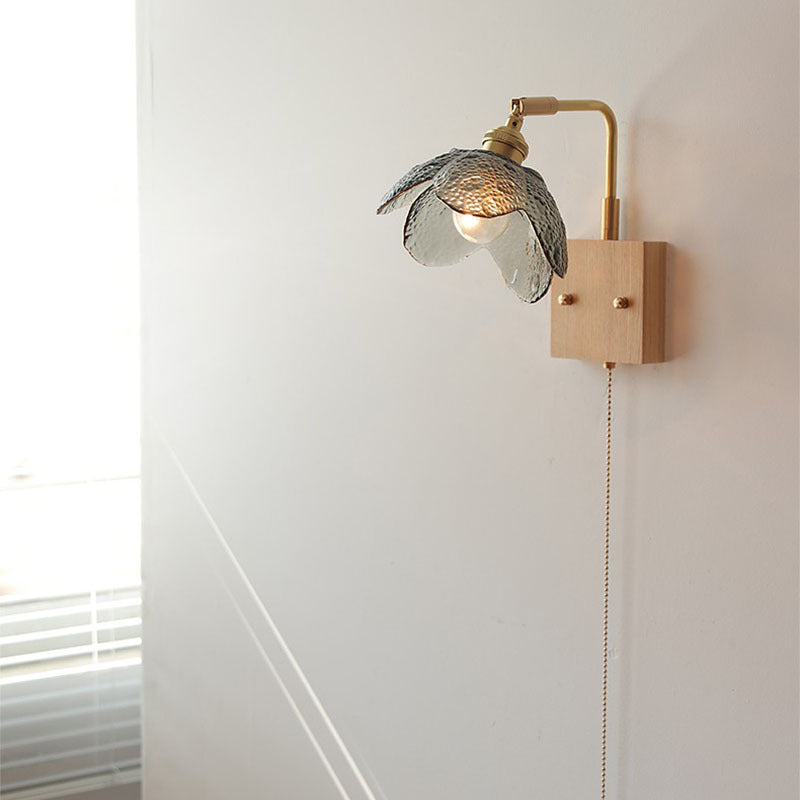 Lampe murale à tirette hémisphérique en bois, laiton, verre et fleur japonaise traditionnelle à 1 lumière pour chevet 