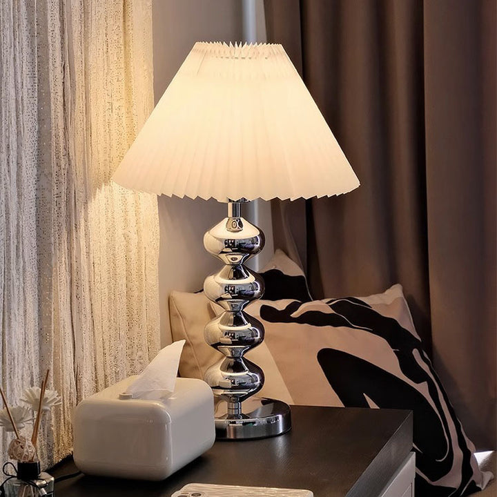 Lámpara de Mesa Moderna de Lujo Ligero Simple con Pliegues de Hierro Forjado de 1 Luz 