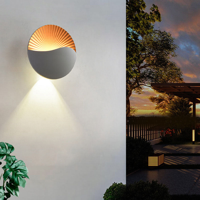 Applique murale extérieure moderne minimaliste étanche en aluminium avec LED et coque ronde pour jardin 