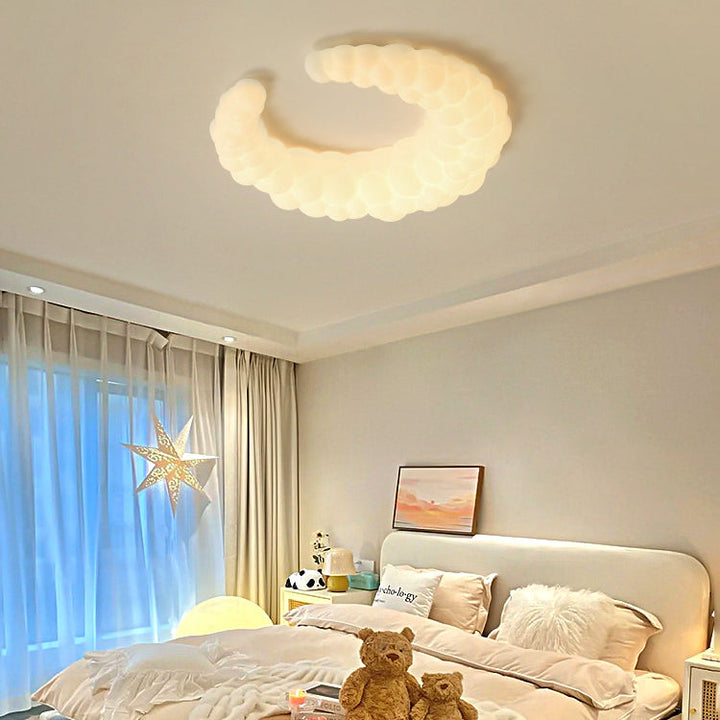 Moderne unbedeutende Deckenleuchte Crescent PE Iron LED Unterputz für Schlafzimmer 