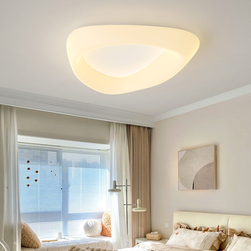 Moderne unbedeutende Deckenleuchte aus PE-Plätzchen-Wolken-Form-Eisen-LED für Schlafzimmer 