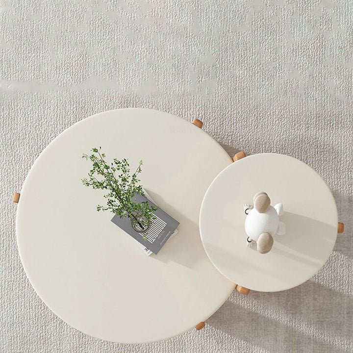 Moderner minimalistischer runder Kaffeetisch aus Faserplatte und Massivholz für das Wohnzimmer 