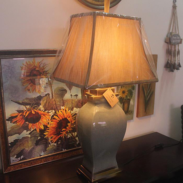 Traditionelle Vintage-Tischlampe aus einfarbigem, vasenartigem Keramikgewebe mit 1 Licht für Schlafzimmer 