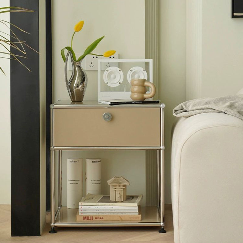 Table de nuit moderne minimaliste en acier inoxydable avec cadre carré, planche à vide en plastique et 1 tiroir pour chambre 