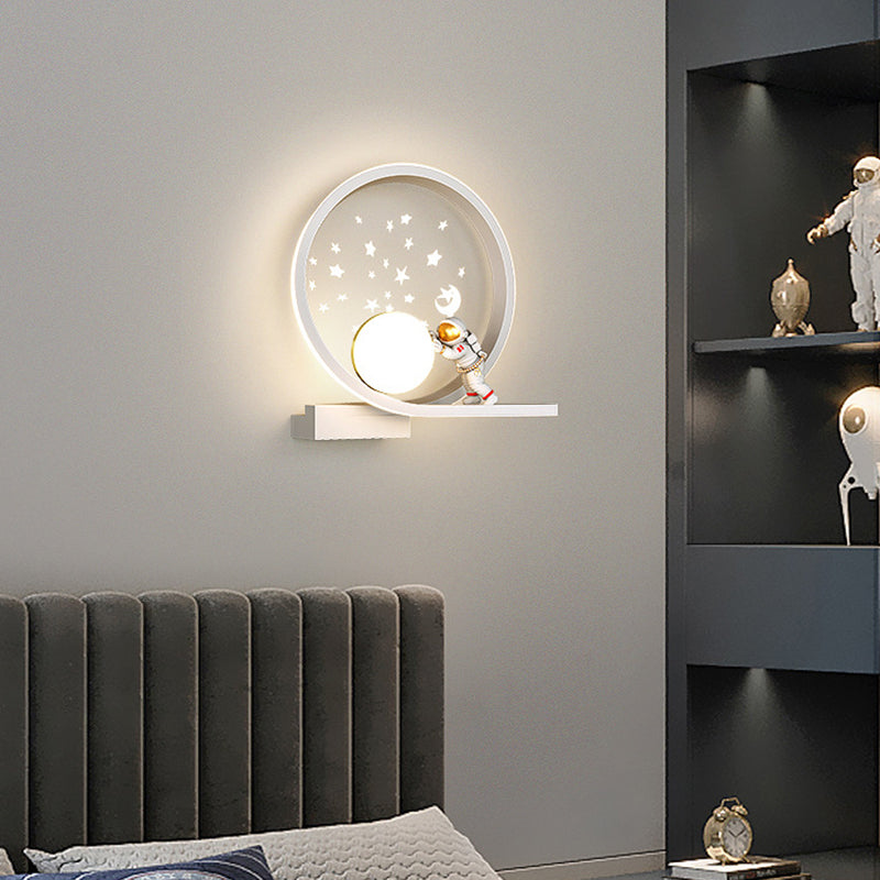 Applique murale LED en fer et aluminium pour chambre à coucher, astronaute de dessin animé créatif contemporain 