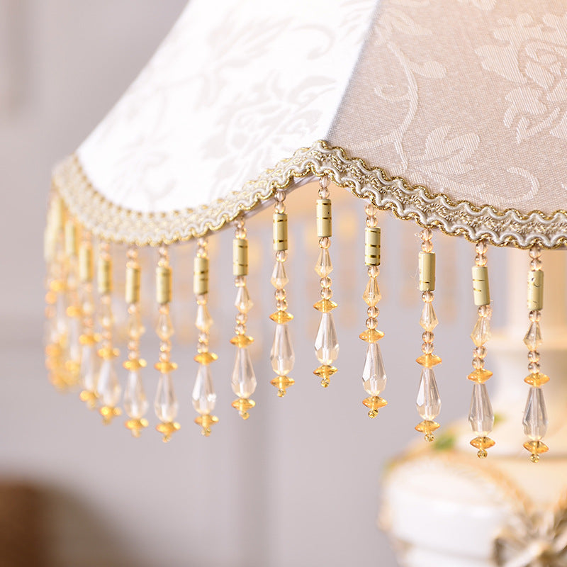 Lampe de table à une lumière avec vase en tissu résiné fer traditionnel européen peint à franges pour chevet 