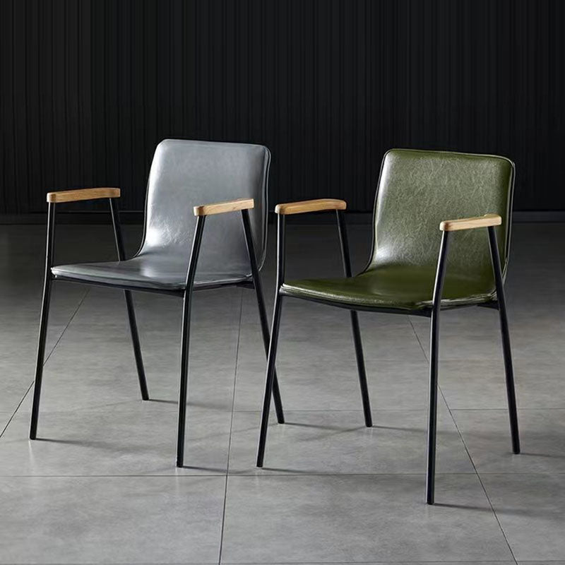 Chaise de salle à manger contemporaine en cuir rembourré avec accoudoir et dossier en bois pour salle à manger 