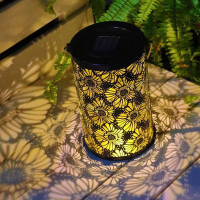 Iluminación de paisaje colgante LED de cilindro de hierro impermeable solar de granja tradicional con flores huecas para jardín 
