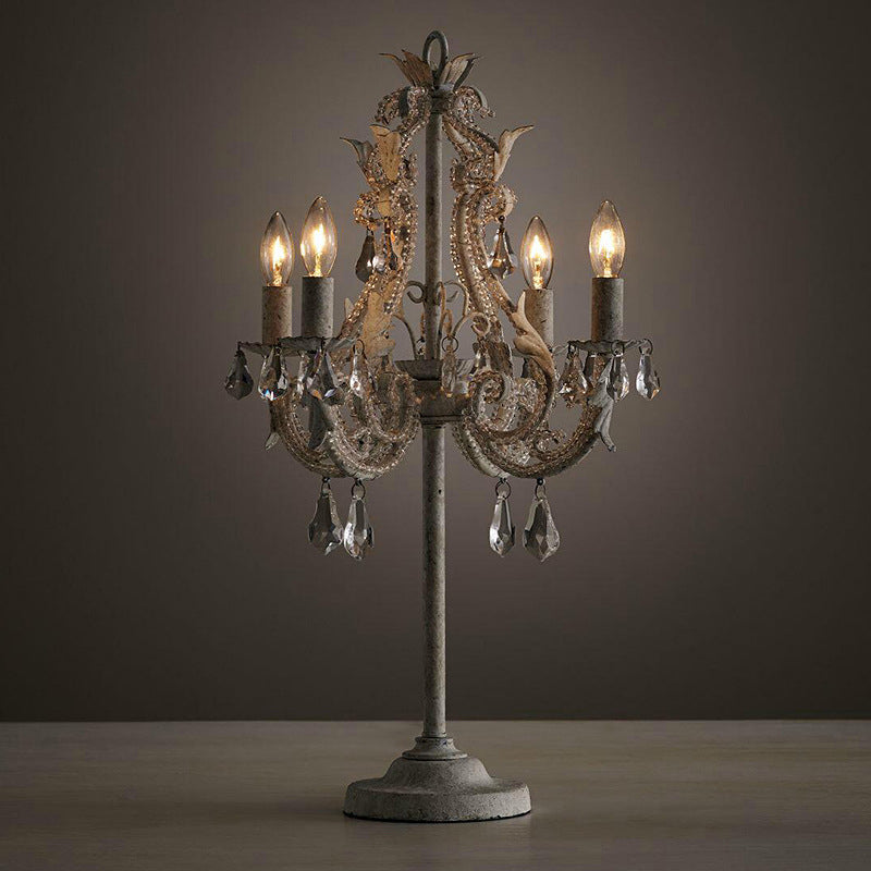 Lampe de table 4 lumières avec design de candélabre en perles de cristal, matériel blanc vieilli bohème contemporain pour chambre 