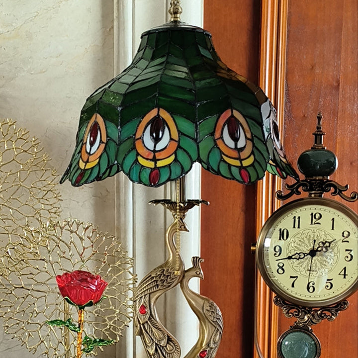 Lampe de sol traditionnelle Tiffany en verre de paon avec 2 lumières en cuivre pour chambre à coucher 