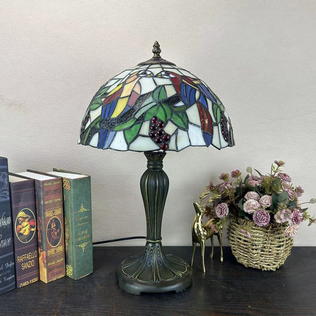 Lampe de table à 1 lumière avec dôme en verre métallique Tiffany traditionnel, motif raisin, fleur, libellule et papillon pour chevet 