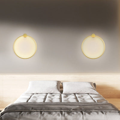 مصباح حائط LED دائري من الألومنيوم والأكريليك بتصميم حديث وبسيط لغرفة النوم 