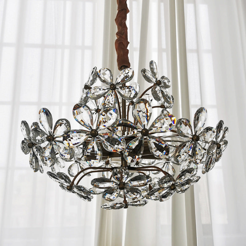 Lustres traditionnels français en cuivre et fer avec fleurs en cristal hémisphériques à 6/8 lumières pour chambre 