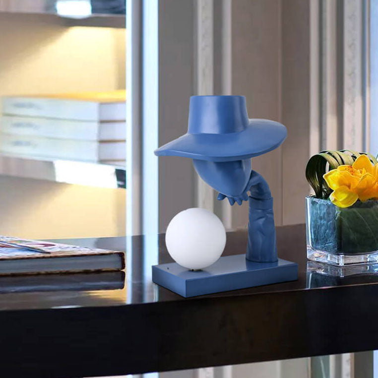 Moderne abstrakte Kunstskulptur einer menschlichen Figur mit Hut FRP 1-Licht Tischlampe 