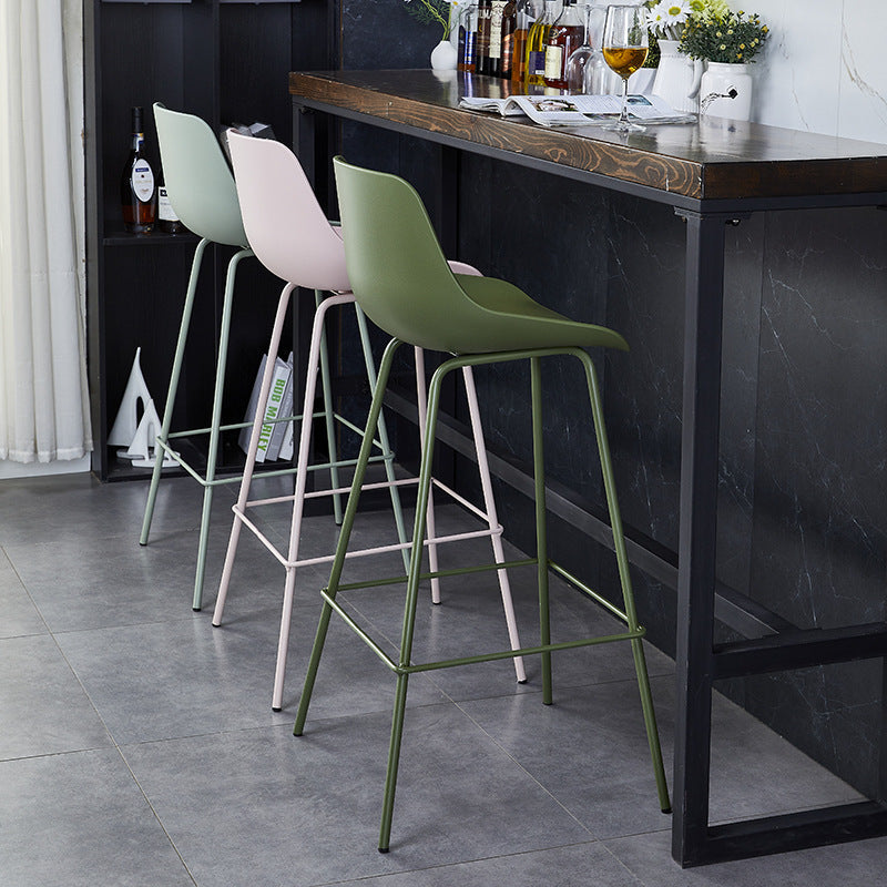 Simplicité Contemporaine Tabouret de Bar en Plastique Courbé Couleur Unie avec Dossier et Repose-pieds pour Salle à Manger 