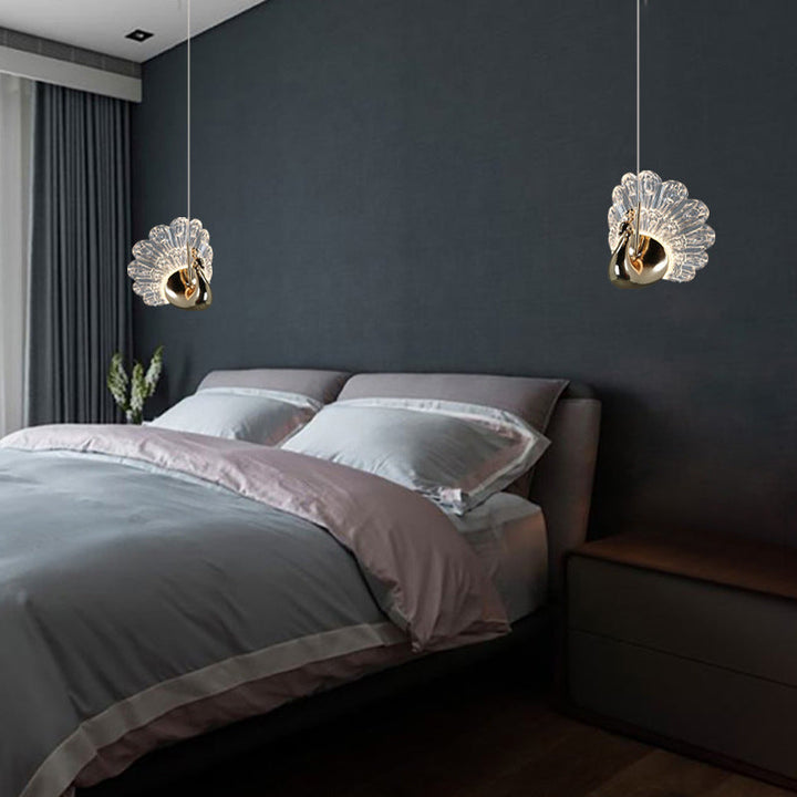 Zeitgenössische kreative Pfau-Form-Hardware-Acryl-LED-Pendelleuchte für Wohnzimmer 