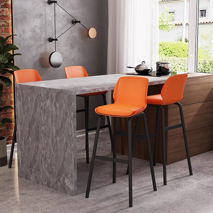 Zeitgenössischer nordischer quadratischer PU-Leder gepolsterter Eisen-Barhocker mit Kunststoff-Rückenlehne und Fußstütze für das Esszimmer 