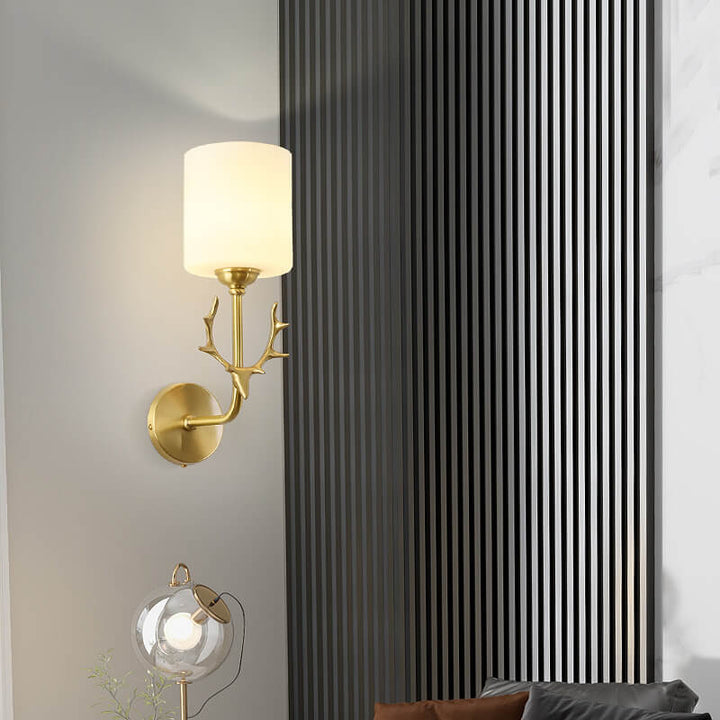 Zeitgenössische skandinavische Glaszylinder-Geweih-Kupfer-1-Licht-Wandleuchterlampe für Wohnzimmer 