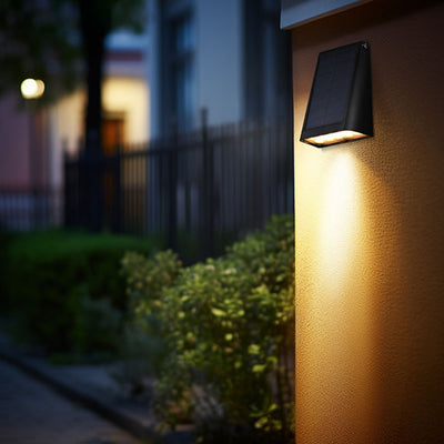 Moderne minimalistische rechteckige trapezförmige ABS PC LED Wandleuchte Solarlampe für Garten 